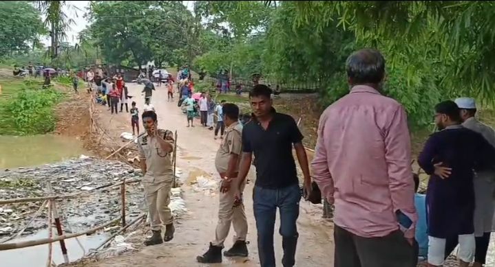 জল বাড়ায় হারাং সাবওয়ে সাময়িকভাবে বন্ধ, যান ও পথচারীর চলাচলে নিষেধাজ্ঞা জল বাড়ায় হারাং সাবওয়ে সাময়িকভাবে বন্ধ, যান ও পথচারীর চলাচলে নিষেধাজ্ঞা