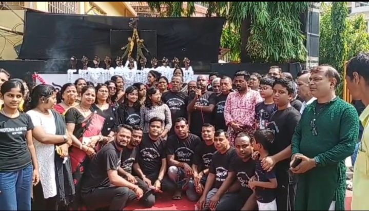 শিলচর রেলস্টেশনে আজাদ হিন্দ রোড উন্নয়ন কমিটি ও বঙ্গবীর সংঘের অনুষ্ঠান শিলচর রেলস্টেশনে আজাদ হিন্দ রোড উন্নয়ন কমিটি ও বঙ্গবীর সংঘের অনুষ্ঠান