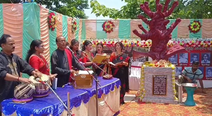 কাছাড়ের বদরপুরঘাটে স্থায়ী শহিদবেদির উদ্বোধন কাছাড়ের বদরপুরঘাটে স্থায়ী শহিদবেদির উদ্বোধন