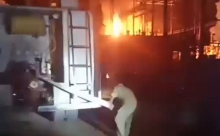 উধারবন্দের বিদ্যুৎ সাবস্টেশনে ভয়াবহ অগ্নিকাণ্ড, ব্যাপক ক্ষতি