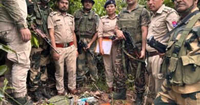 পূর্ব ইম্ফলে বেশ কয়েকটি অস্ত্র সহ গোলাবারুদ উদ্ধার পূর্ব ইম্ফলে বেশ কয়েকটি অস্ত্র সহ গোলাবারুদ উদ্ধার