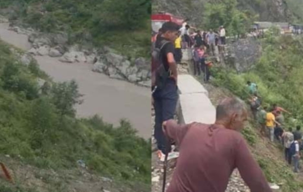 অলকানন্দা নদীতে যাত্রীবাস, নিখোঁজ ১০