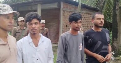 এয়ারটেল কোম্পানির লোগো লাগানো গাড়ি থেকে ছয় কোটি টাকার হেরোইন উদ্ধার, তিনজন গ্রেফতার এয়ারটেল কোম্পানির লোগো লাগানো গাড়ি থেকে ছয় কোটি টাকার হেরোইন উদ্ধার, তিনজন গ্রেফতার