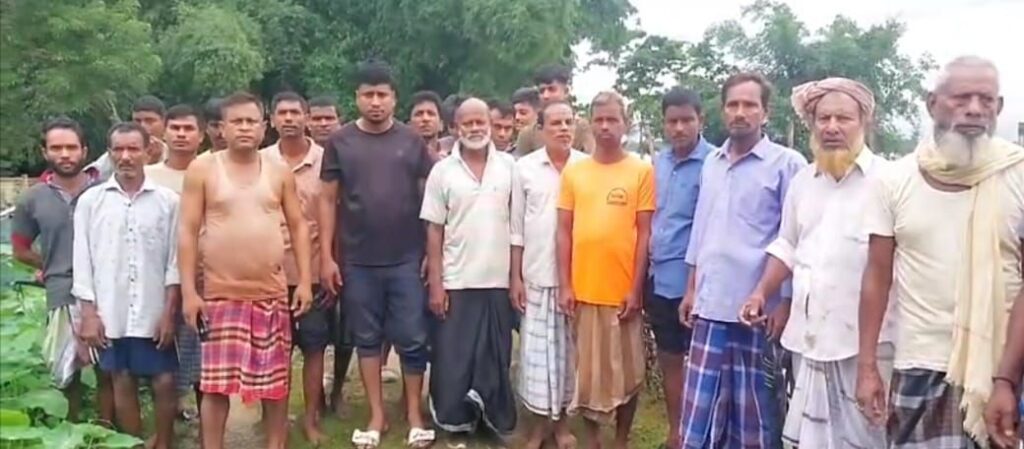 সোনাইয়ে বিঘা বিঘা জমির সবজি ক্ষেত জলের তলায়, মাথায় হাত কৃষকদের সোনাইয়ে বিঘা বিঘা জমির সবজি ক্ষেত জলের তলায়, মাথায় হাত কৃষকদের