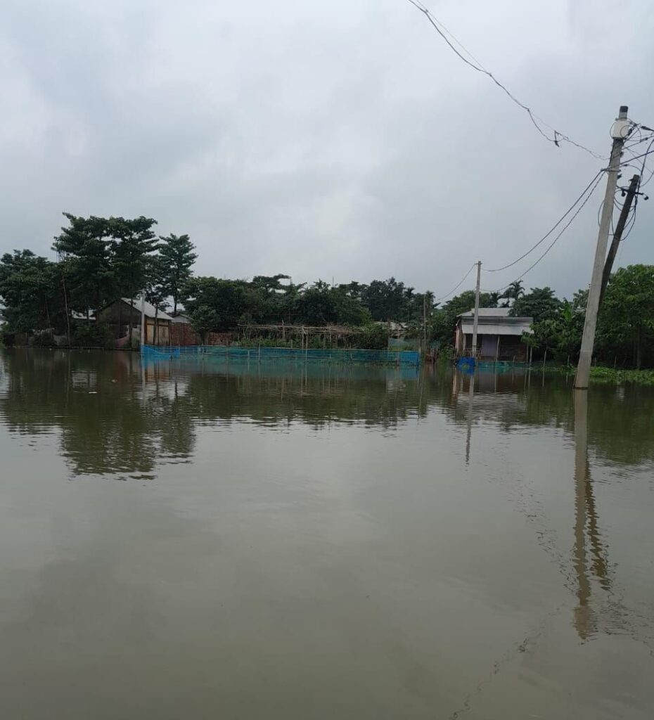 শরীফনগর ও আশপাশে ভয়াবহ বন্যা, অগণিত মানুষ জলবন্দি শরীফনগর ও আশপাশে ভয়াবহ বন্যা, অগণিত মানুষ জলবন্দি
