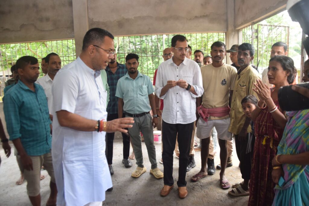 বন্যাদুর্গত সবাইকে ক্ষতিপূরণ দেওয়া হবে : মন্ত্রী কৃষ্ণেন্দু বন্যাদুর্গত সবাইকে ক্ষতিপূরণ দেওয়া হবে : মন্ত্রী কৃষ্ণেন্দু