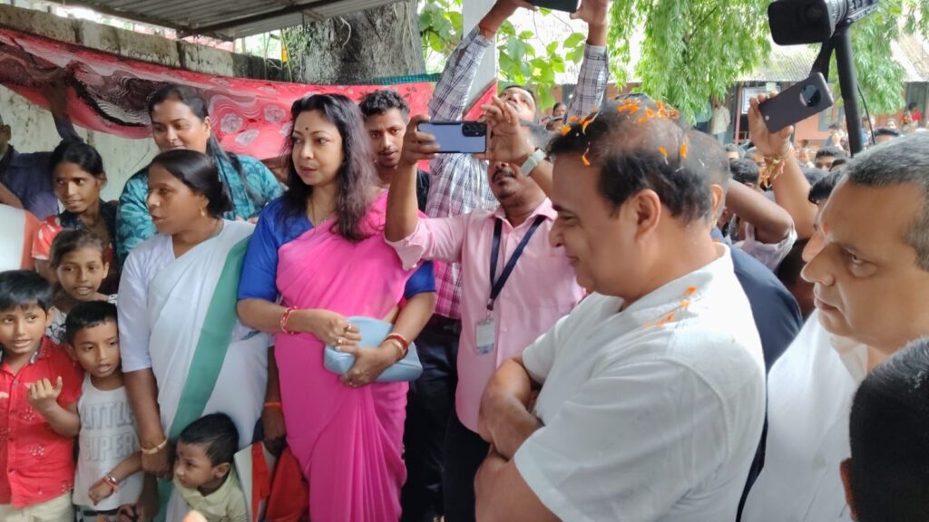 শিলচরে পৌঁছলেন মুখ্যমন্ত্রী, সঙ্গে মন্ত্রী পীযুষ হাজরিকা শিলচরে পৌঁছলেন মুখ্যমন্ত্রী, সঙ্গে মন্ত্রী পীযুষ হাজরিকা