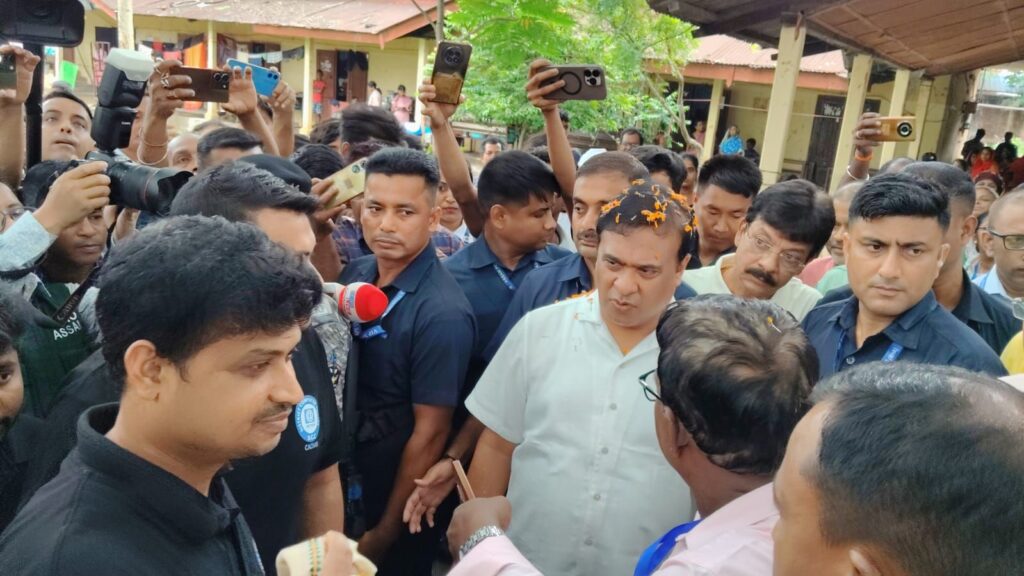 শিলচরে পৌঁছলেন মুখ্যমন্ত্রী, সঙ্গে মন্ত্রী পীযুষ হাজরিকা শিলচরে পৌঁছলেন মুখ্যমন্ত্রী, সঙ্গে মন্ত্রী পীযুষ হাজরিকা