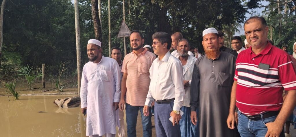বন্যাপীড়িত বিভিন্ন এলাকার লোকদের খোঁজ নিলেন আমিনুল হক বন্যাপীড়িত বিভিন্ন এলাকার লোকদের খোঁজ নিলেন আমিনুল হক