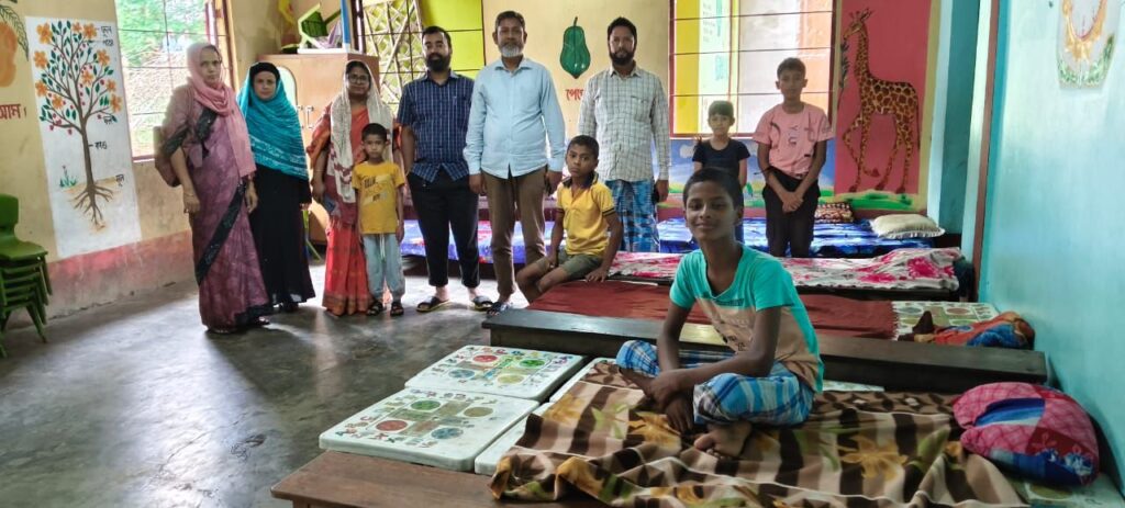 শ্রীগৌরীর উত্তর কান্দিগ্রামে বাঁধ ভেঙে প্লাবিত, ব্যাপক ক্ষতি, পর্যাপ্ত নয় ত্রাণ শ্রীগৌরীর উত্তর কান্দিগ্রামে বাঁধ ভেঙে প্লাবিত, ব্যাপক ক্ষতি, পর্যাপ্ত নয় ত্রাণ