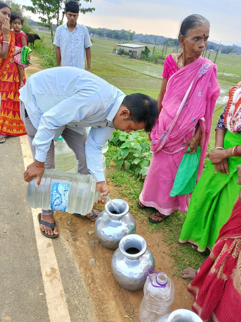 কেশব স্মারক সংস্কৃতি সুরভীর পানীয়জল বিতরণ কেশব স্মারক সংস্কৃতি সুরভীর পানীয়জল বিতরণ