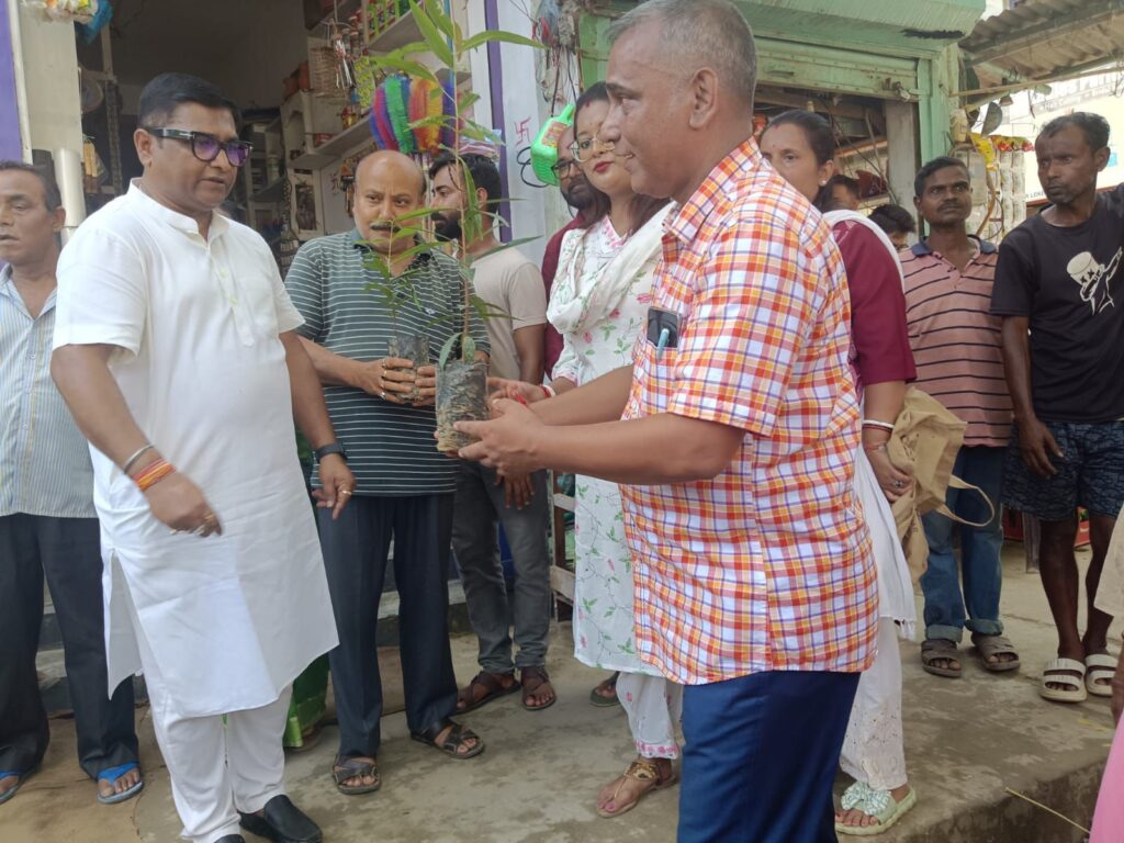 আজকের গাছই আগামী প্রজন্মের সবুজ অভিভাবক : দীপায়ন আজকের গাছই আগামী প্রজন্মের সবুজ অভিভাবক : দীপায়ন