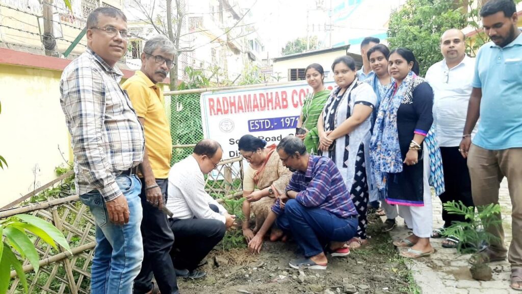 বিশ্ব পরিবেশ দিবসে বৃক্ষ রোপণ কর্মসূচী রাধামাধব কলেজে বিশ্ব পরিবেশ দিবসে বৃক্ষ রোপণ কর্মসূচী রাধামাধব কলেজে