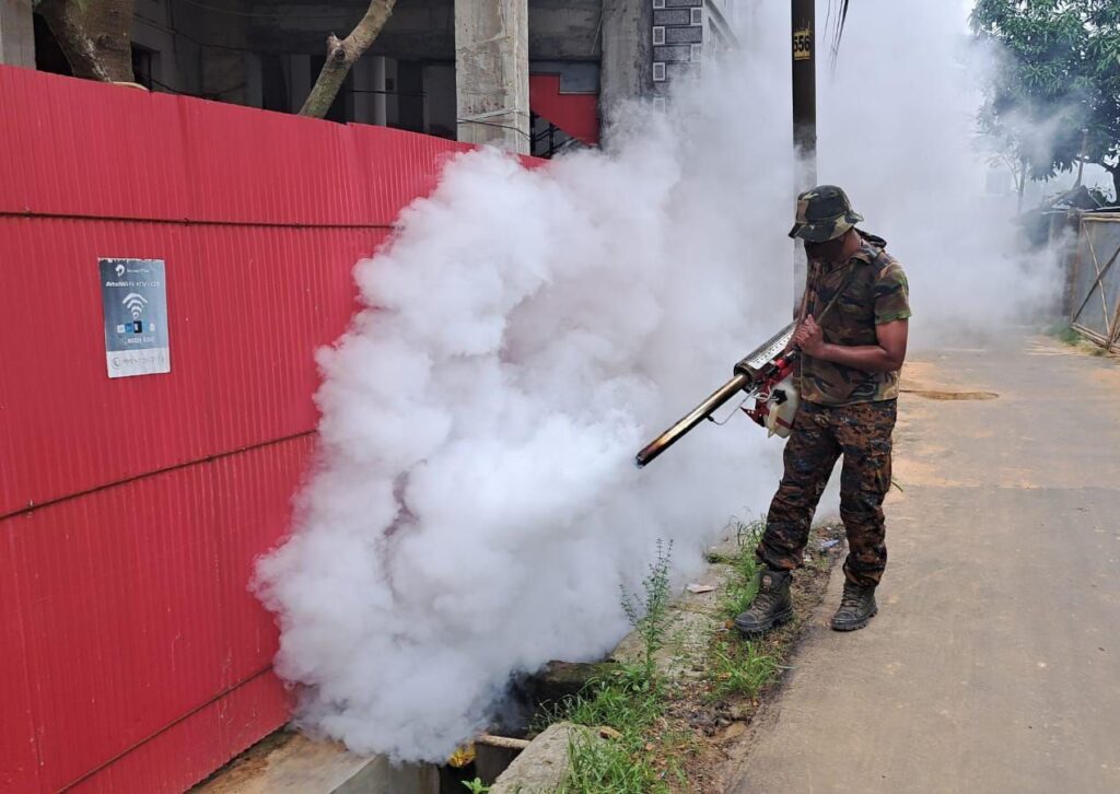উদ্ধার-ত্রাণসামগ্রী বণ্টনের পর ফগিং ও স্বাস্থ্য শিবির আসাম রাইফেলসের উদ্ধার-ত্রাণসামগ্রী বণ্টনের পর ফগিং ও স্বাস্থ্য শিবির আসাম রাইফেলসের