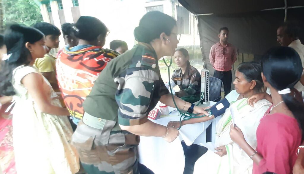 উদ্ধার-ত্রাণসামগ্রী বণ্টনের পর ফগিং ও স্বাস্থ্য শিবির আসাম রাইফেলসের উদ্ধার-ত্রাণসামগ্রী বণ্টনের পর ফগিং ও স্বাস্থ্য শিবির আসাম রাইফেলসের