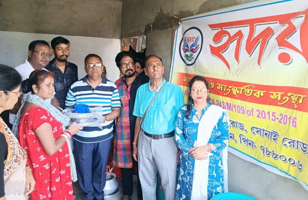 অগ্নিকাণ্ডে ক্ষতিগ্রস্থ তিনটি পারিবারের পাশে দাঁড়াল হৃদয় এনজিও অগ্নিকাণ্ডে ক্ষতিগ্রস্থ তিনটি পারিবারের পাশে দাঁড়াল হৃদয় এনজিও