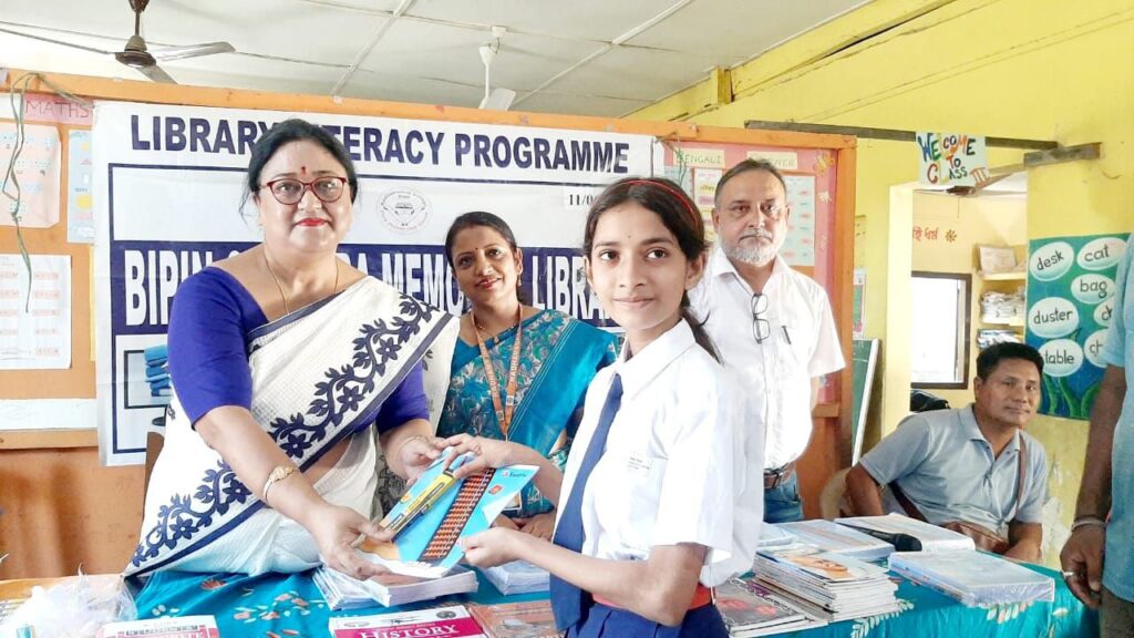 পড়ুয়াদের মধ্যে বই পড়ার আগ্রহ বাড়াতে হবে : অরুন্ধতী দত্ত চৌধুরী পড়ুয়াদের মধ্যে বই পড়ার আগ্রহ বাড়াতে হবে : অরুন্ধতী দত্ত চৌধুরী