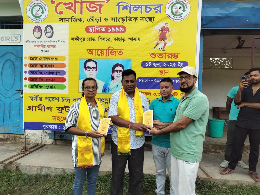 খোঁজের ফুটবলে গোলের বন্যা স্বাধীনবাজারের খোঁজের ফুটবলে গোলের বন্যা স্বাধীনবাজারের