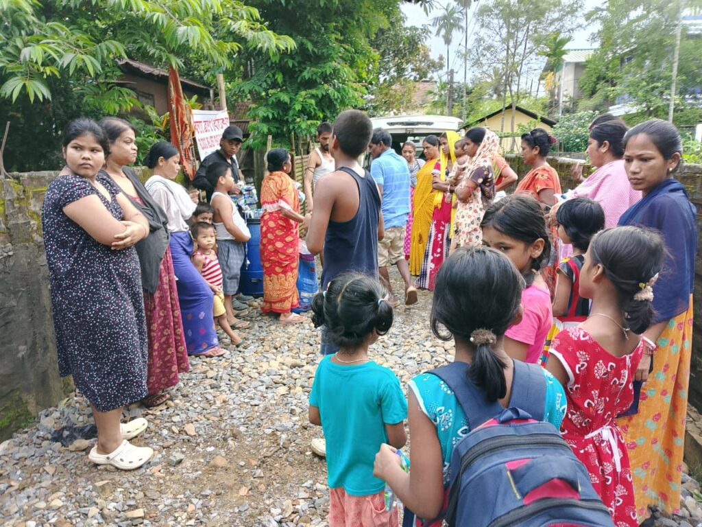 ফিনাইল, চুন, ব্লিসিং পাউডার, জল পরিশোধক বণ্টন কেশব স্মারকের ফিনাইল, চুন, ব্লিসিং পাউডার, জল পরিশোধক বণ্টন কেশব স্মারকের