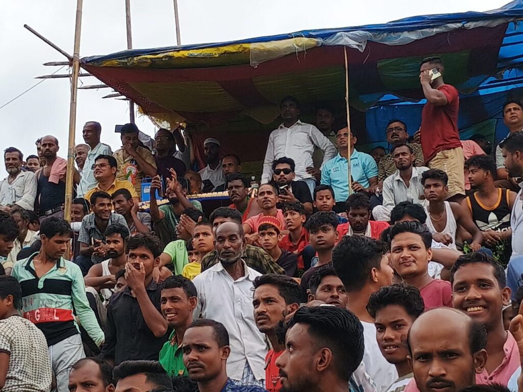 শ্রীভূমির পোয়ামারায় ঐতিহ্যবাহী নৌকা দৌড় প্রতিযোগিতা, চ্যাম্পিয়ন নলুয়া শ্রীভূমির পোয়ামারায় ঐতিহ্যবাহী নৌকা দৌড় প্রতিযোগিতা, চ্যাম্পিয়ন নলুয়া