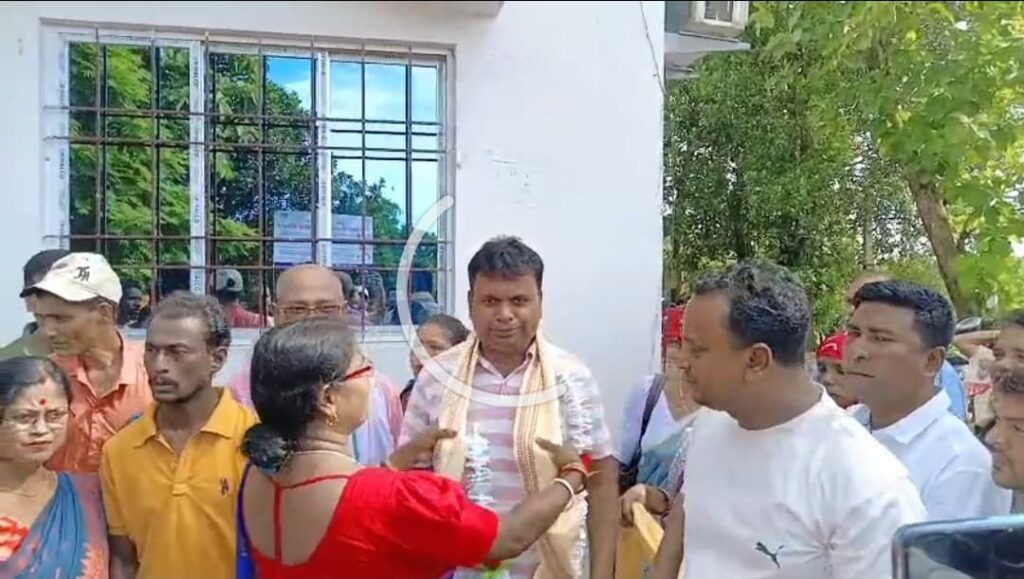 পাথারকান্দির বৈঠাখাল জিপিতে সভাপতি মণিরাজ, সহ-সভানেত্রী হলেন নাজমা সংবর্ধনা অনুষ্ঠান পাথারকান্দির বৈঠাখাল জিপিতে সভাপতি মণিরাজ, সহ-সভানেত্রী হলেন নাজমা সংবর্ধনা অনুষ্ঠান