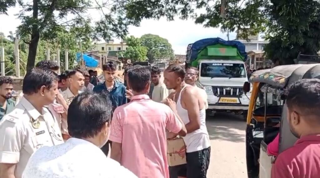ভাগাবাজারে দিনদুপুরে বন্দুকের নলের মুখে মিজো যুবক, লুট ৩.২০ লক্ষ ভাগাবাজারে দিনদুপুরে বন্দুকের নলের মুখে মিজো যুবক, লুট ৩.২০ লক্ষ