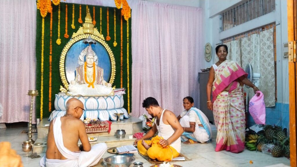 বরাইগ্রামে রাধারমণ গোস্বামী জিউর তিরোধান তিথি উৎসবের ভক্তদের লক্ষণীয় ভিড় বরাইগ্রামে রাধারমণ গোস্বামী জিউর তিরোধান তিথি উৎসবের ভক্তদের লক্ষণীয় ভিড়