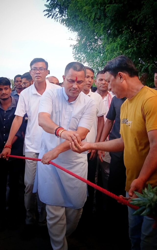 পাথারকান্দির রথযাত্রায় অংশ নিলেন কৃষ্ণেন্দু পাথারকান্দির রথযাত্রায় অংশ নিলেন কৃষ্ণেন্দু