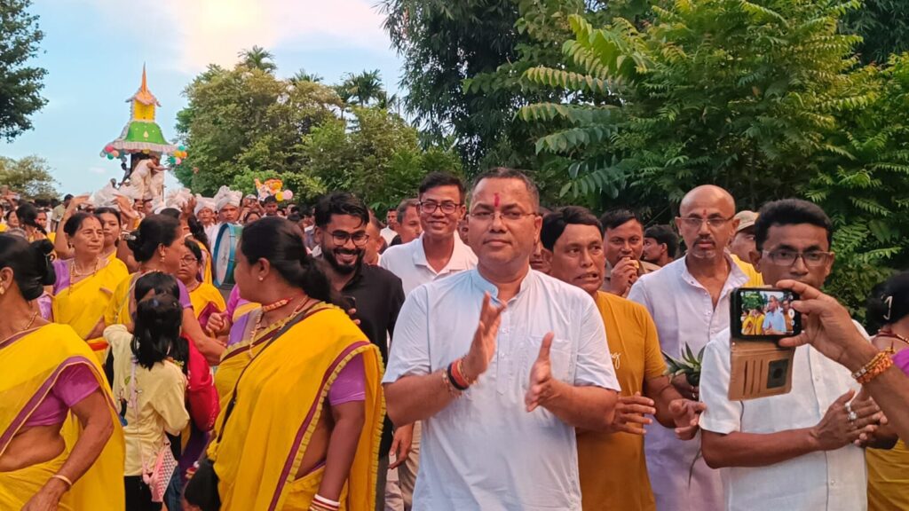 পাথারকান্দির রথযাত্রায় অংশ নিলেন কৃষ্ণেন্দু পাথারকান্দির রথযাত্রায় অংশ নিলেন কৃষ্ণেন্দু