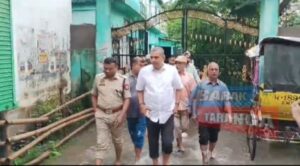 শহরের বিভিন্ন স্কুল ও কলেজে আশ্রয় নেওয়া বন্যাপিড়ীতদের খোঁজ নিলেন মন্ত্রী কৌশিক শহরের বিভিন্ন স্কুল ও কলেজে আশ্রয় নেওয়া বন্যাপিড়ীতদের খোঁজ নিলেন মন্ত্রী কৌশিক