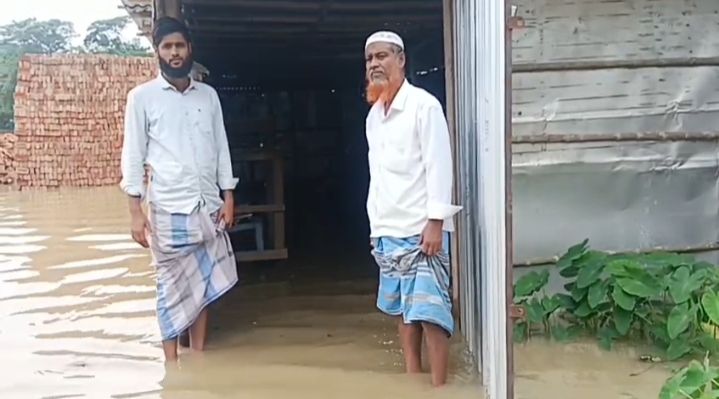 শ্রীগৌরীর উত্তর কান্দিগ্রামে বাঁধ ভেঙে প্লাবিত, ব্যাপক ক্ষতি, পর্যাপ্ত নয় ত্রাণ শ্রীগৌরীর উত্তর কান্দিগ্রামে বাঁধ ভেঙে প্লাবিত, ব্যাপক ক্ষতি, পর্যাপ্ত নয় ত্রাণ