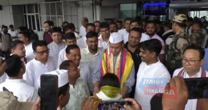কুম্ভিরগ্রাম বিমানবন্দরে সংবর্ধনার জোয়ারে ভাসলেন গগৈ কুম্ভিরগ্রাম বিমানবন্দরে সংবর্ধনার জোয়ারে ভাসলেন গগৈ