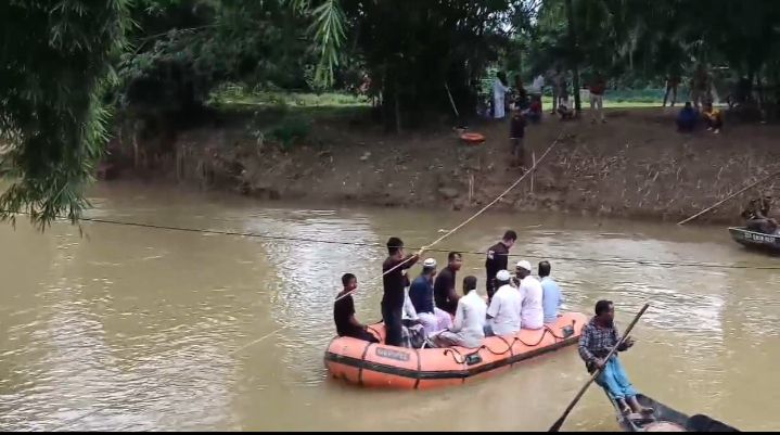 হারাং নদীতে ভেঙে পড়া সেতু পরিদর্শন মন্ত্রী কৌশিক রায়ের, অতিসত্বর বিকল্প রাস্তা নির্মাণের নির্দেশ হারাং নদীতে ভেঙে পড়া সেতু পরিদর্শন মন্ত্রী কৌশিক রায়ের, অতিসত্বর বিকল্প রাস্তা নির্মাণের নির্দেশ