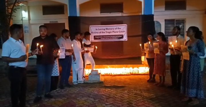 আহমেদাবাদের বিমান দুর্ঘটনায় নিহতদের প্রতি শ্রদ্ধাঞ্জলী শিলচর আইন মহাবিদ্যালয়ের পড়ুয়ারদের আহমেদাবাদের বিমান দুর্ঘটনায় নিহতদের প্রতি শ্রদ্ধাঞ্জলী শিলচর আইন মহাবিদ্যালয়ের পড়ুয়ারদের