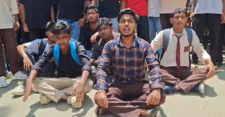 ছাত্র ভর্তি প্রক্রিয়া নিয়ে উত্তাল জিসি কলেজ, বৈঠকের পর সমাধান ছাত্র ভর্তি প্রক্রিয়া নিয়ে উত্তাল জিসি কলেজ, বৈঠকের পর সমাধান