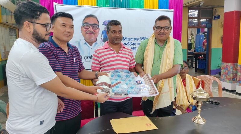 বিদায়ী সংবর্ধনা নবোদয় শিক্ষক দেবর্ষি দাসকে বিদায়ী সংবর্ধনা নবোদয় শিক্ষক দেবর্ষি দাসকে