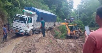 মিজোরামে বেহাল সড়ক : চরম দুর্ভোগে লরি চালকরা, ধর্মঘটের হুমকি মিজোরামে বেহাল সড়ক : চরম দুর্ভোগে লরি চালকরা, ধর্মঘটের হুমকি