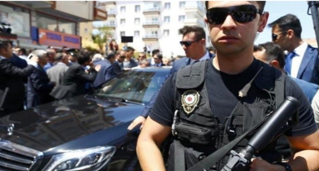 হজরত মুহাম্মদ ও হজরত মুসার ছবি ব্যঙ্গচিত্র, গ্রেফতার চার কার্টুনিস্ট হজরত মুহাম্মদ ও হজরত মুসার ছবি ব্যঙ্গচিত্র, গ্রেফতার চার কার্টুনিস্ট