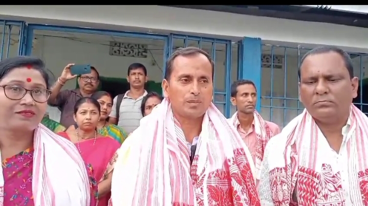 ইন্দ্রগড় গ্রাম পঞ্চায়েত সভাপতি বীরেশচন্দ্র, সহ-সভাপতি সঞ্জু ইন্দ্রগড় গ্রাম পঞ্চায়েত সভাপতি বীরেশচন্দ্র, সহ-সভাপতি সঞ্জু