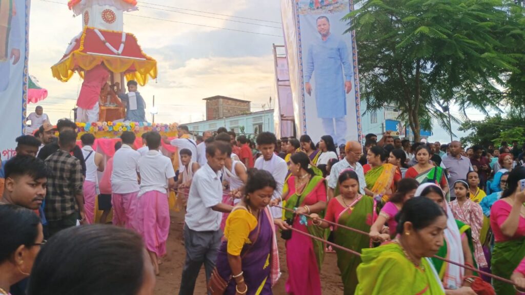 মন্ত্রী কৃষ্ণেন্দুর উপস্থিতিতে পাথারকান্দিতে রথযাত্রার মহোৎসব মন্ত্রী কৃষ্ণেন্দুর উপস্থিতিতে পাথারকান্দিতে রথযাত্রার মহোৎসব