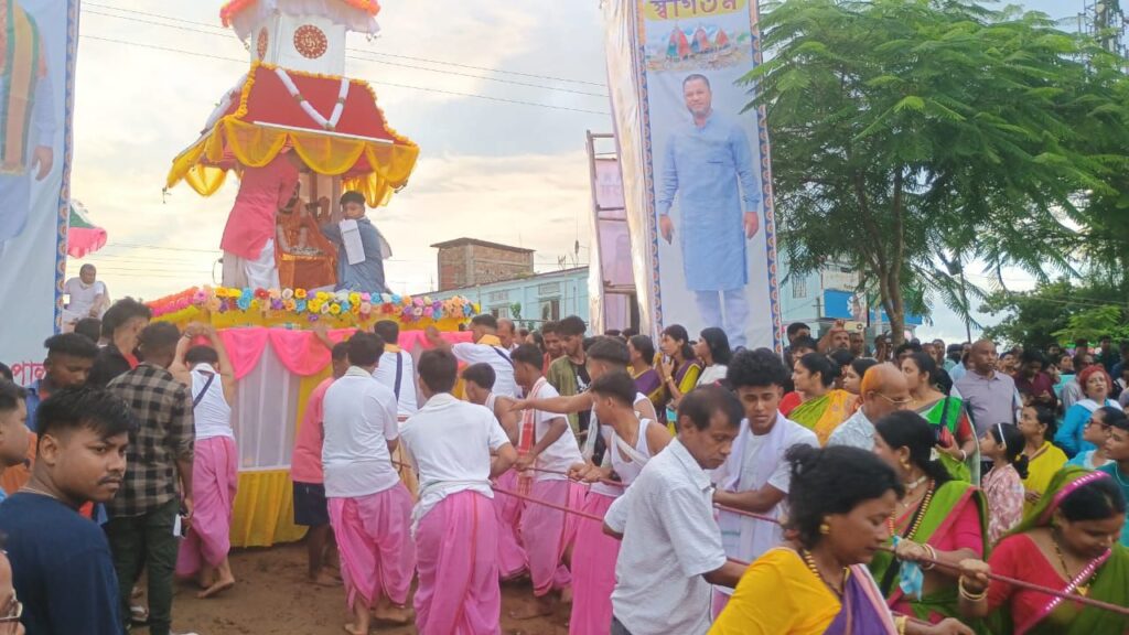 মন্ত্রী কৃষ্ণেন্দুর উপস্থিতিতে পাথারকান্দিতে রথযাত্রার মহোৎসব মন্ত্রী কৃষ্ণেন্দুর উপস্থিতিতে পাথারকান্দিতে রথযাত্রার মহোৎসব