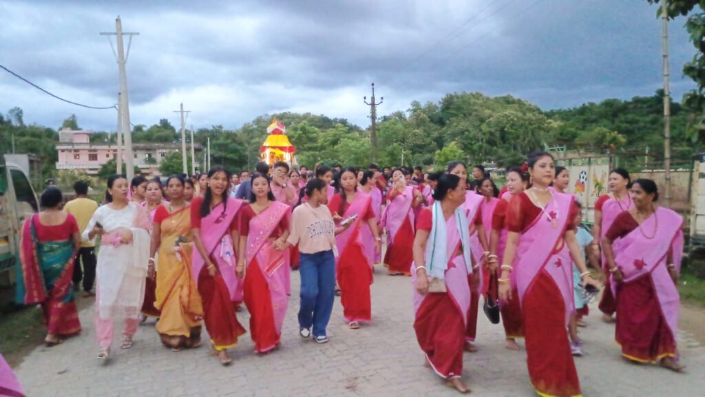 পাথারকান্দি ব্লক বাজারে রথযাত্রায় জনস্রোত পাথারকান্দি ব্লক বাজারে রথযাত্রায় জনস্রোত