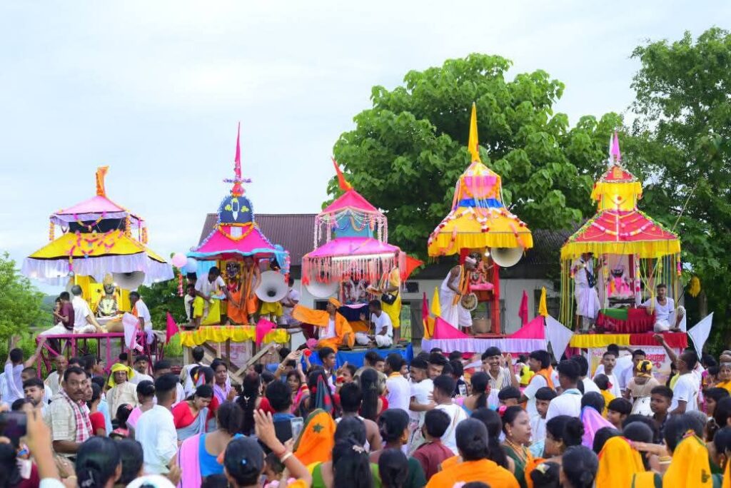 উল্টোরথের রশি টানলেন মন্ত্রী কৃষ্ণেন্দু, ভক্তের জোয়ার শিবেরগুল- পিপলাছড়ায় উল্টোরথের রশি টানলেন মন্ত্রী কৃষ্ণেন্দু, ভক্তের জোয়ার শিবেরগুল- পিপলাছড়ায়