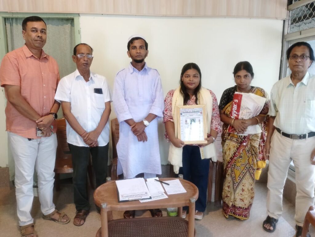কৃতী ছাত্রী মিনাক্ষী শর্মাকে সংবর্ধনা সর্বধর্ম সমন্বয় সভার কৃতী ছাত্রী মিনাক্ষী শর্মাকে সংবর্ধনা সর্বধর্ম সমন্বয় সভার