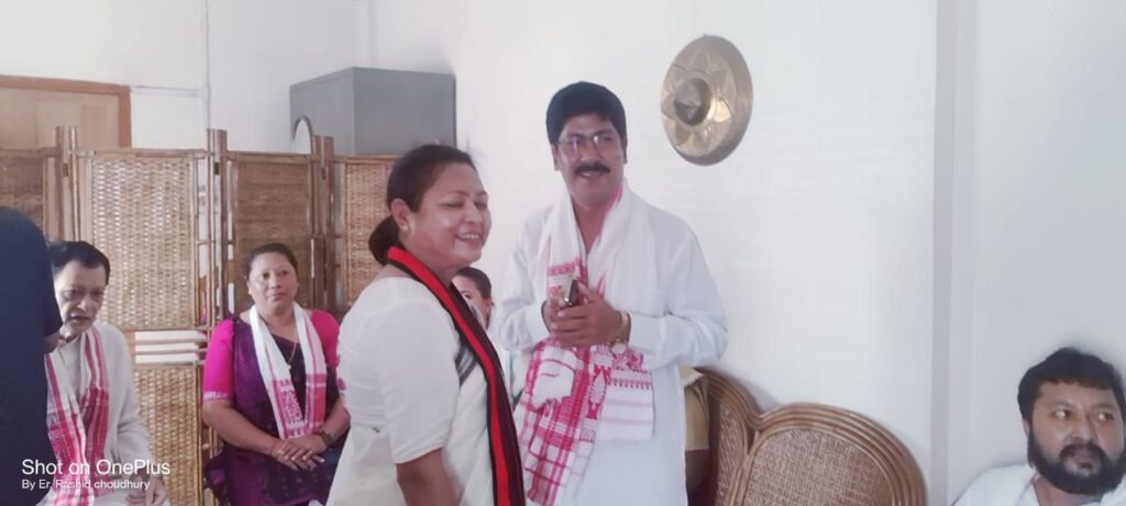আমিনুল-রোজলিনার উপস্থিতিতে মদন বরার দায়িত্ব গ্রহণ আমিনুল-রোজলিনার উপস্থিতিতে মদন বরার দায়িত্ব গ্রহণ