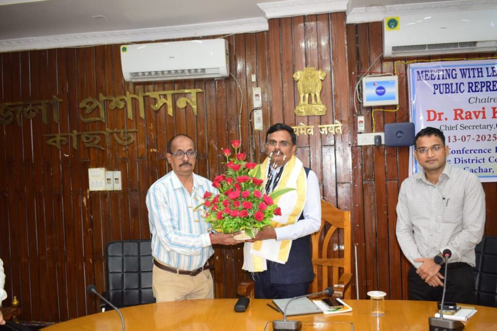 কাছাড়ে বিভিন্ন প্রকল্প পর্যালোচনা ও নাগরিকদের সঙ্গে মতবিনিময়ে মুখ্য সচিব রবি কোটা কাছাড়ে বিভিন্ন প্রকল্প পর্যালোচনা ও নাগরিকদের সঙ্গে মতবিনিময়ে মুখ্য সচিব রবি কোটা