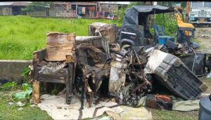 ভাগায় থেমে থাকা কন্টেইনার গাড়িতে আগুন, পুড়ে ছাই কুরিয়ারের বহু সামগ্রী ভাগায় থেমে থাকা কন্টেইনার গাড়িতে আগুন, পুড়ে ছাই কুরিয়ারের বহু সামগ্রী