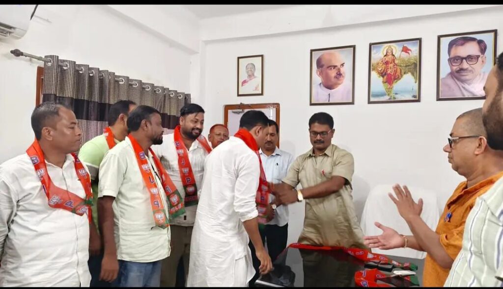 বাঁশকান্দি উন্নয়ন খণ্ডের অধীন চার নির্দল এপি সদস্য বিজেপিতে ভিড়লেন বাঁশকান্দি উন্নয়ন খণ্ডের অধীন চার নির্দল এপি সদস্য বিজেপিতে ভিড়লেন