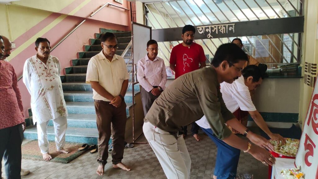 বাঙালিদের সজাগ-সচেতন থাকার আহ্বান গৌতমপ্রসাদের বাঙালিদের সজাগ-সচেতন থাকার আহ্বান গৌতমপ্রসাদের