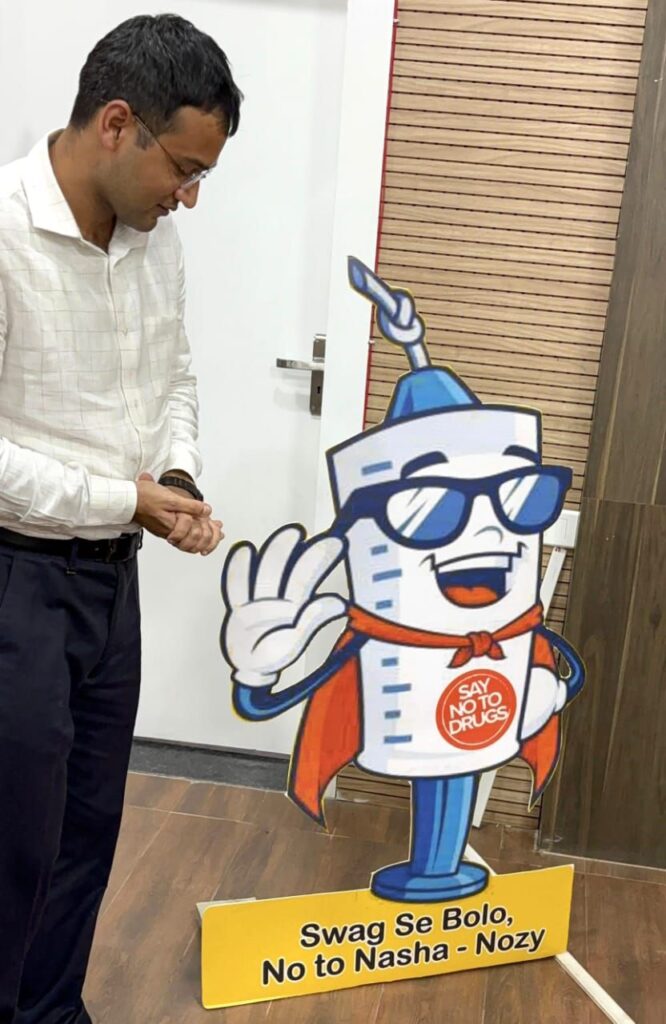 সেরা মাসকট ডিজাইনার পুরস্কার পেলেন সৌরভ ঋষি সেরা মাসকট ডিজাইনার পুরস্কার পেলেন সৌরভ ঋষি